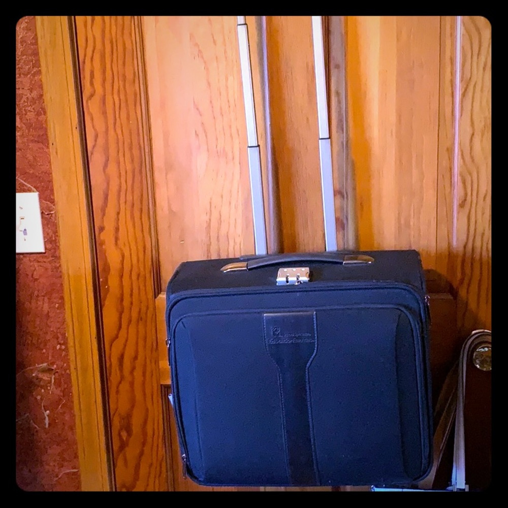 Rolling briefcase